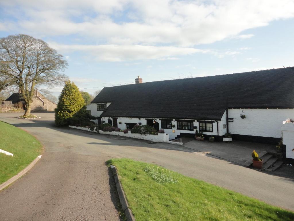 The Dog & Partridge Country Inn Ashbourne  Exterior foto